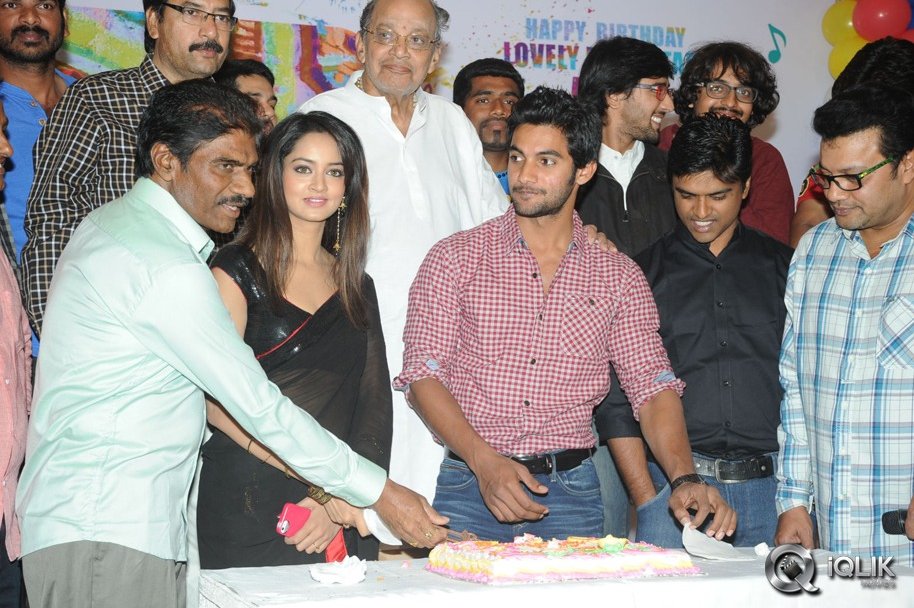 Aadi-Birthday-Celebrations-With-Pyaar-Mein-Padipoyane-Team